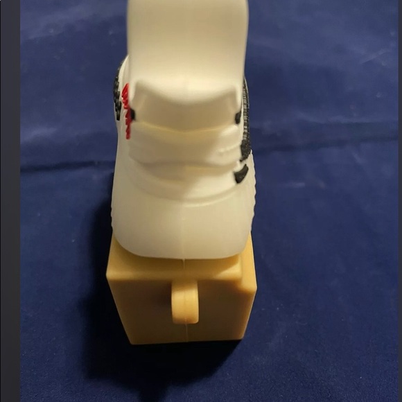 Yeezy boost 350 zebra Airpod gen 1&2 case - Picture 4 of 4